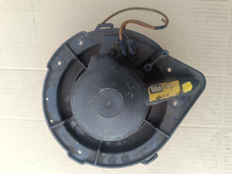 Моторчик печки на Audi A4.