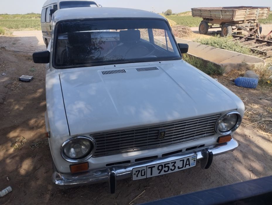 Vaz 2101 sotiladi