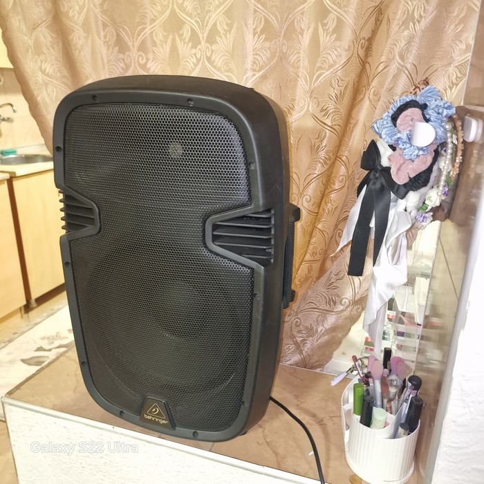 Активна тонколона Behringer