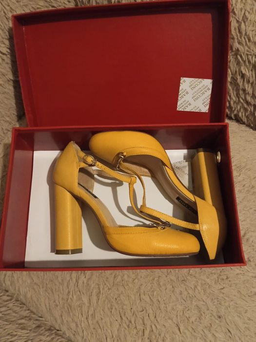 Продам туфли и босоножки