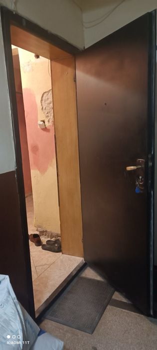 Продавам желязна входна врата