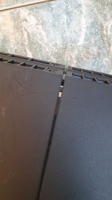 PS4 + 2 джойстика + 2 игри + кабели