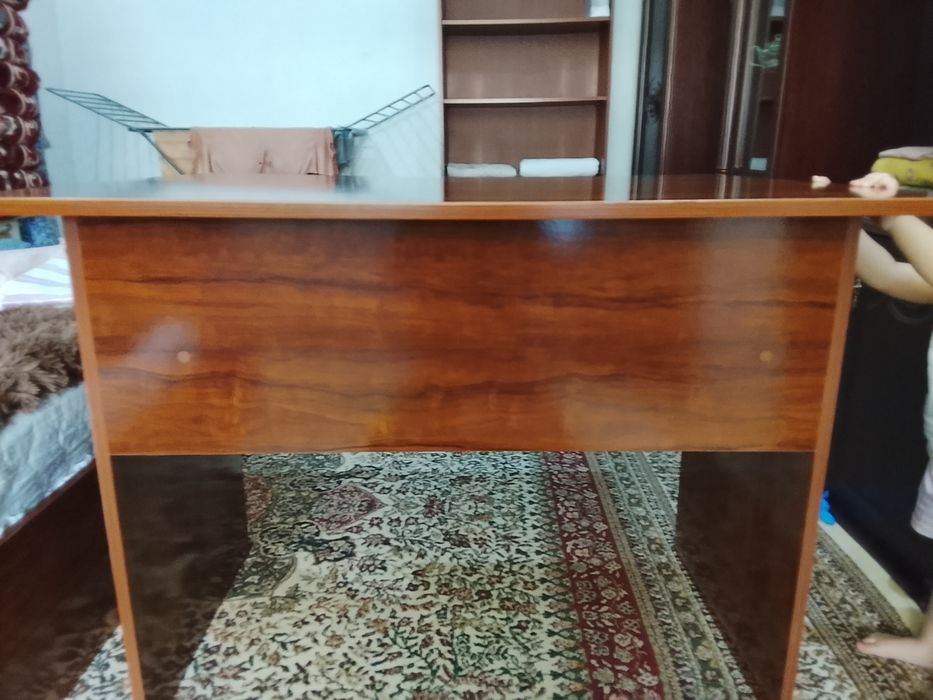 Divan shkaf jurnalniy stol tumbochkasi