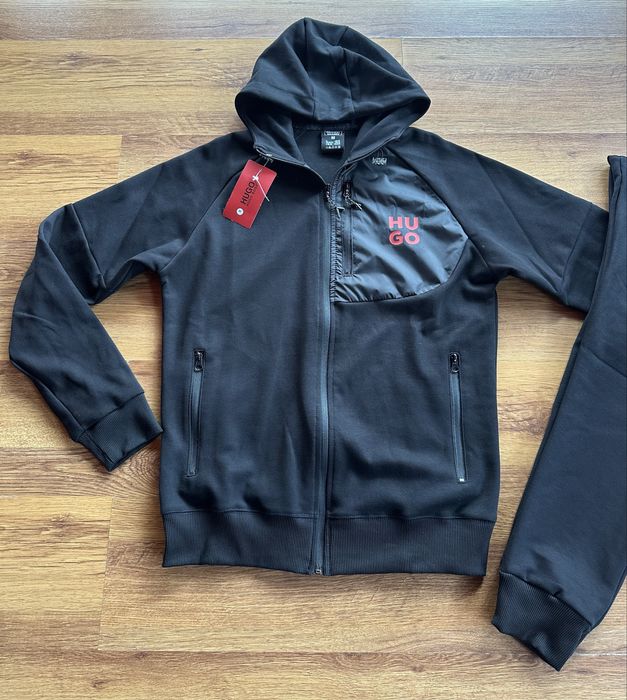 Мъжки,памучен,черен екип Hugo BOSS с червено лого