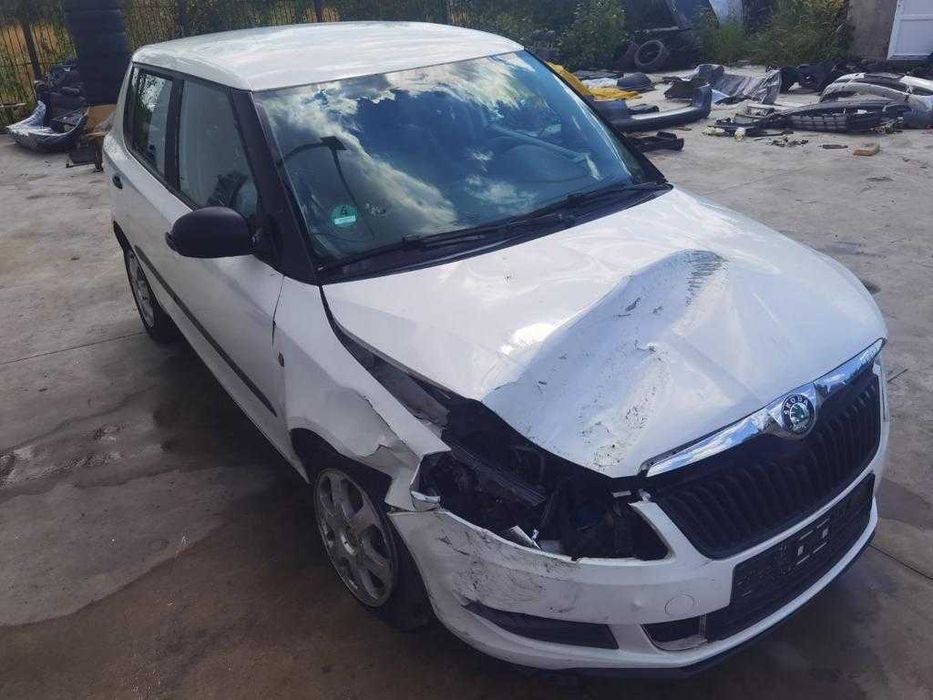 Dezmembrez Skoda Fabia 2 1.9TDI/BLS/BSW/usa/bara/faruri/grila/capota/stopuri/interior/volan/jante/haion/motor/cutie