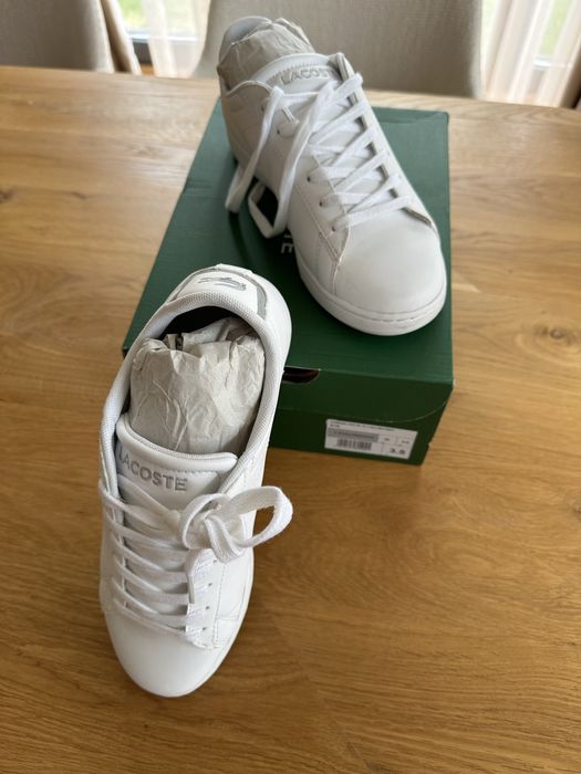 Продавам бели детски кецове Lacoste - 36 номер
