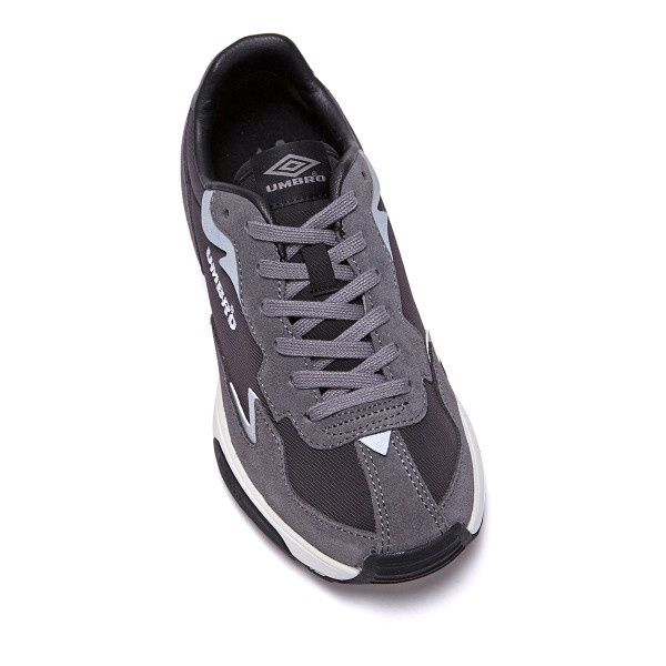 Продаються красовки фирмы UMBRO размер (EUR  40.5)