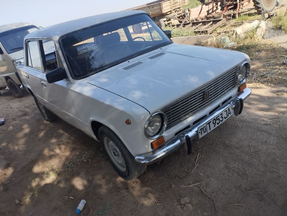 Vaz 2101 sotiladi