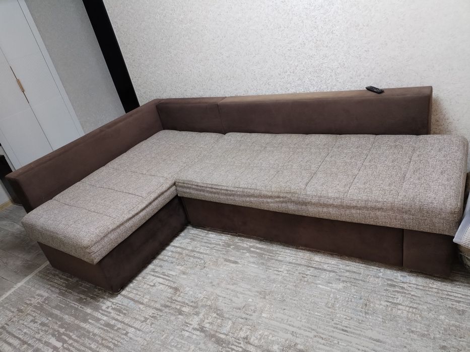 Угловой пружинный диван