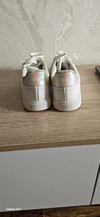 Продам кроссы Adidas ( оригинал)