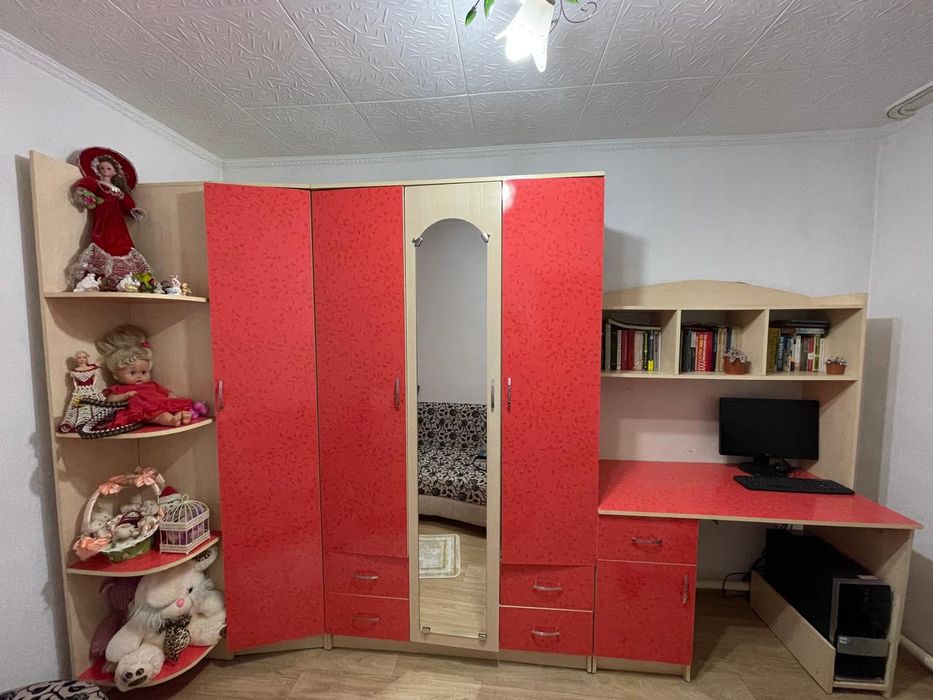 Продам детскую гарнитуру.