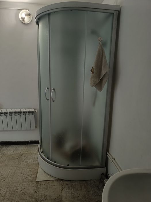 Душевая кабина угловая