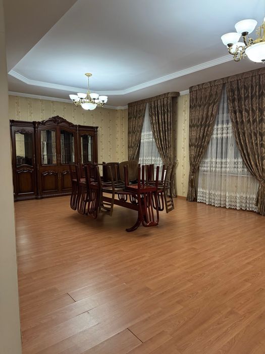 5 комнатная кваотира на Генерал Узакова 250м²