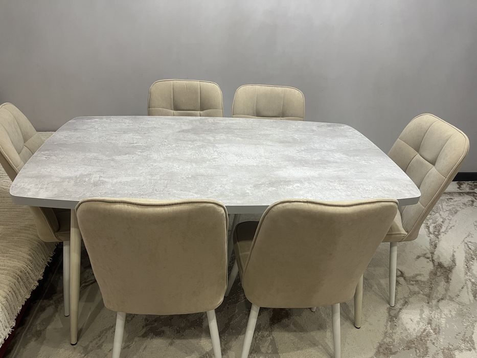 Кухонный стол со стульями