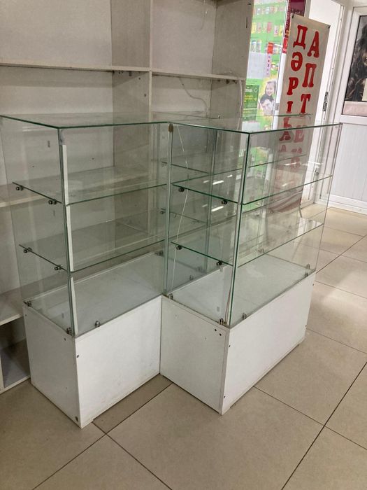 Три кассовых зон, витрины сзади в подарок