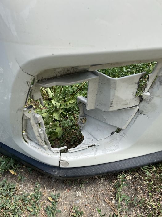 Продам передний бампер Subaru Forester 2022 г.в.