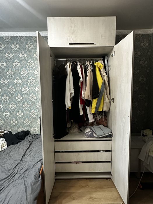 Продам шкаф 3 секции.