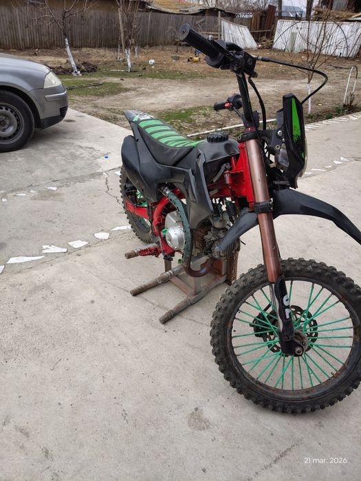 Vând sau schimb cross 125