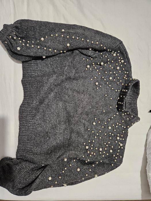 Пуловер с перли Zara