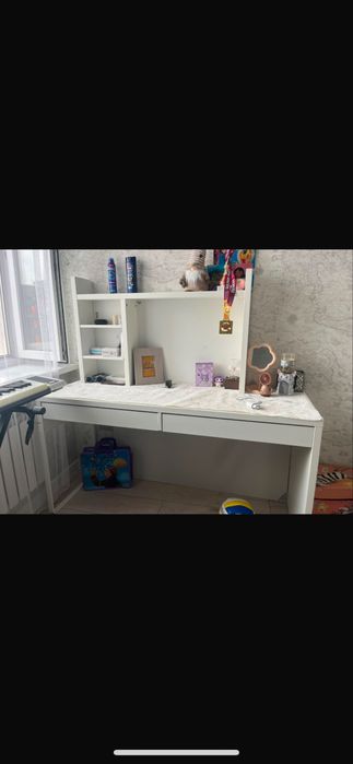 Стол для спальни