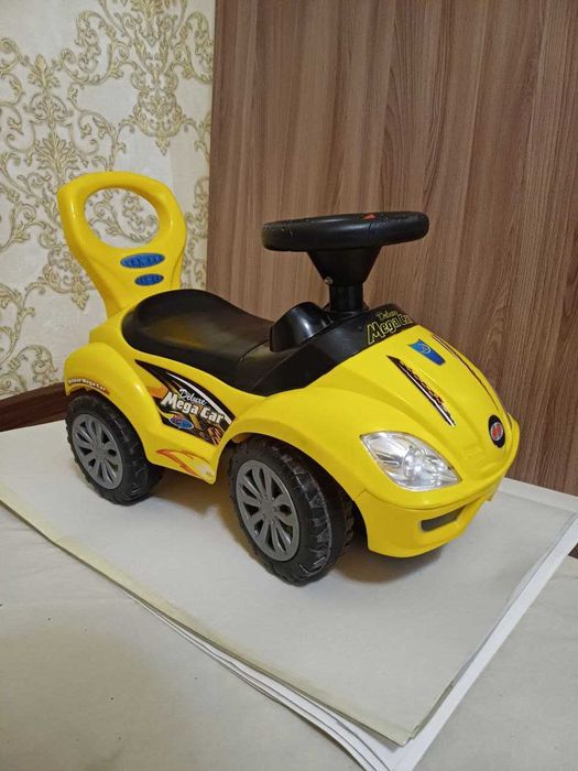 Трёхколёсный детский велосипед и машинка