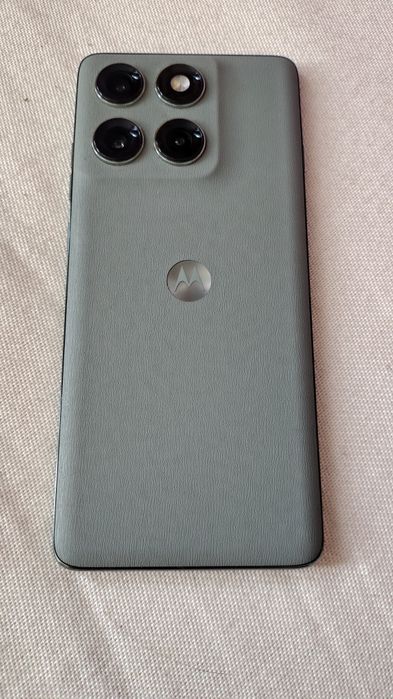 Motorola Edge 60 Pro 8/256GB – гаранция до 12.11.2026, пълен комплект