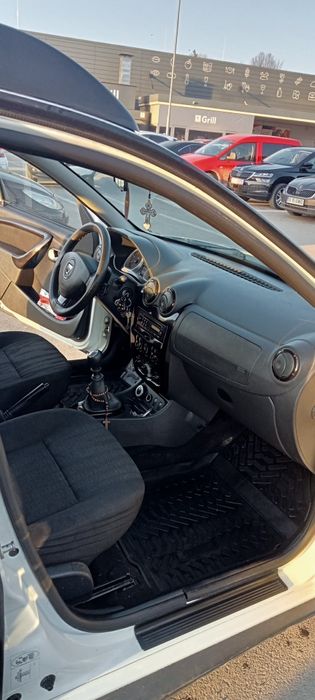 Vând Dacia Duster