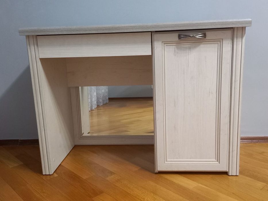 Тумбочка спальная