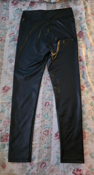 Чисто нов кожен клин