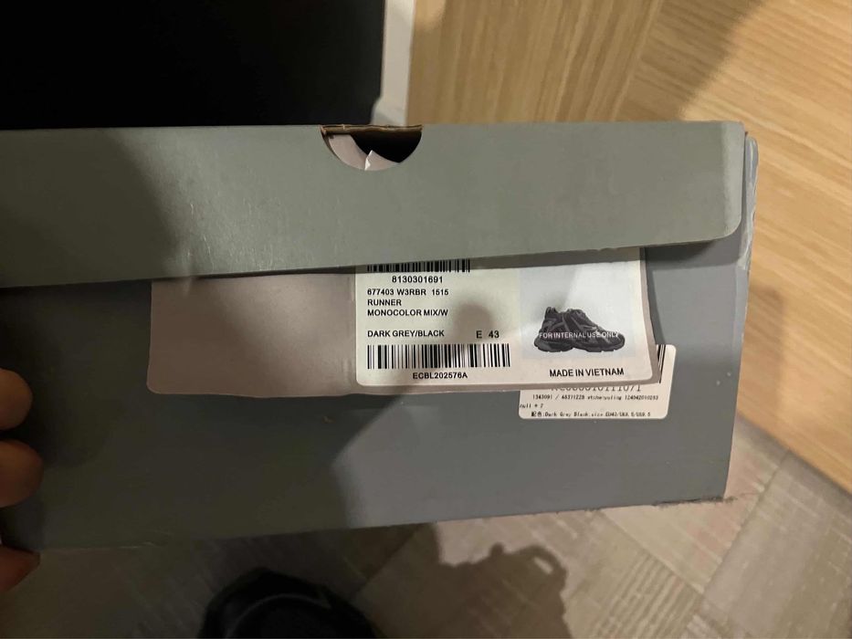 Balenciaga runner 43