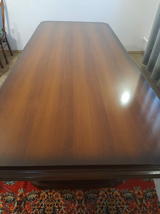 Стол для гостиной