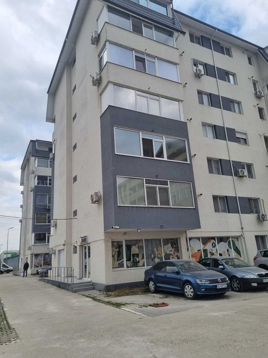 Vand spatiu comercial