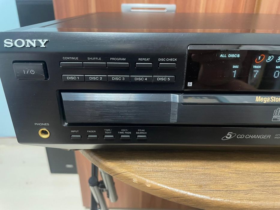 Sony CDP-CE525 Compact Disc Player