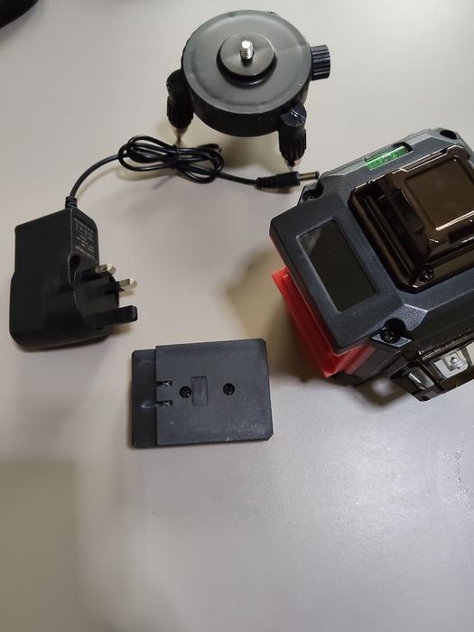 Nivelă Laser Milwakee  cu 16 linii Verzi