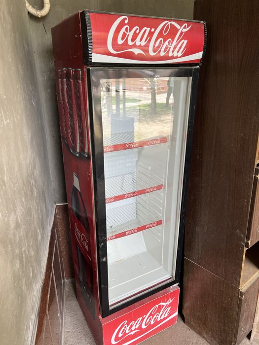 Витриний холодильник