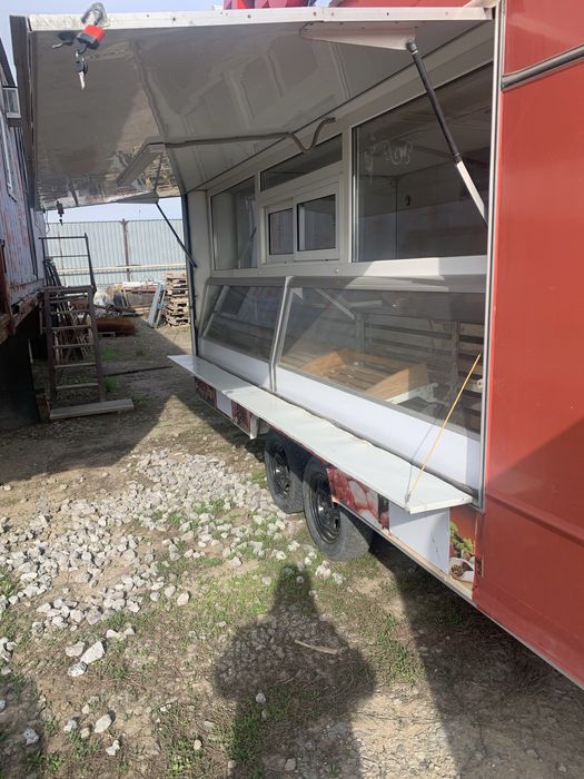 Продам фудтрак на колесах.