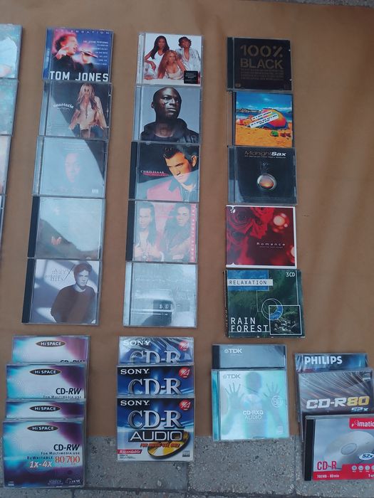 Lot cd uri originale în stare foarte buna + cd uri originale goale