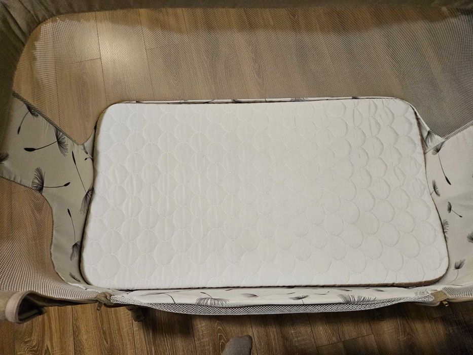 Vând : carucior, landou, scoică plus pătuț!