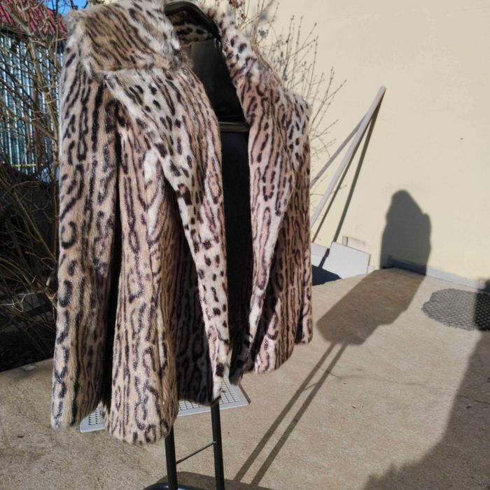 Haină de blană artificială