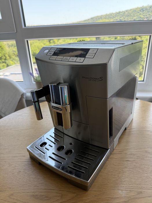 Продавам кафеавтомат De’Longhi PrimaDonna De Luxe S