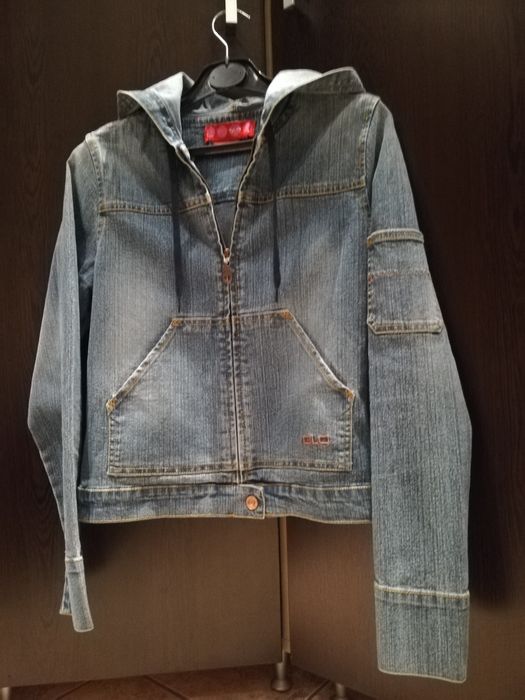 Две дънкени якета