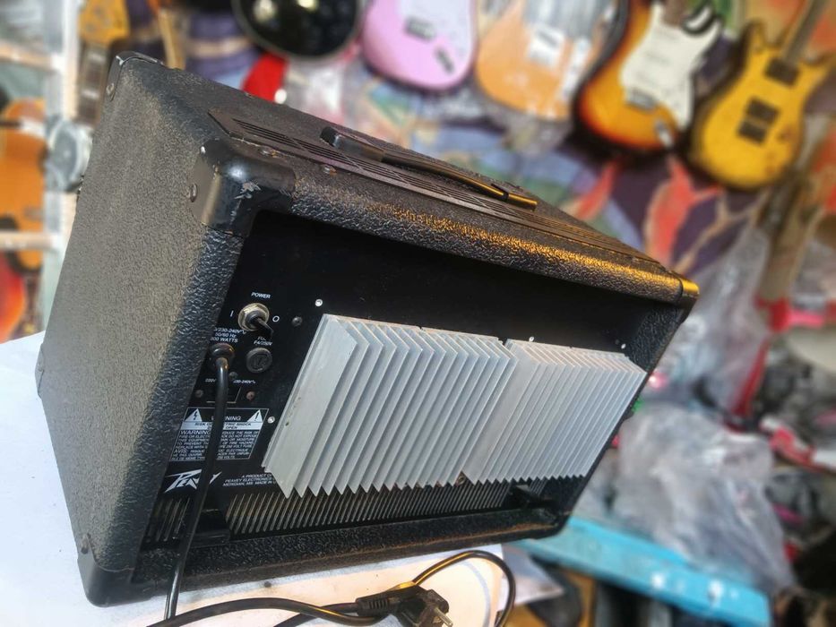 Уредба 3 в 1- система усилвател PEAVEY USA 2x150, Миксер, Дигитални ефекти - ехо, хорус и др., може и тонколони 2х150