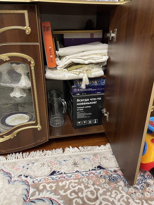 Сервант-шкаф, комод