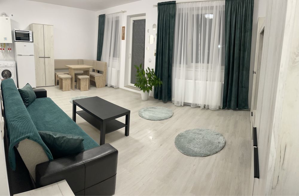Ofer spre inchiriere garsoniera