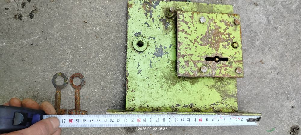 Продам самодельный замок .