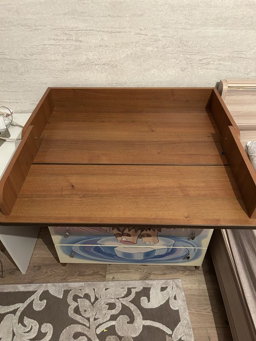 Детскский камод с пелинальным столом