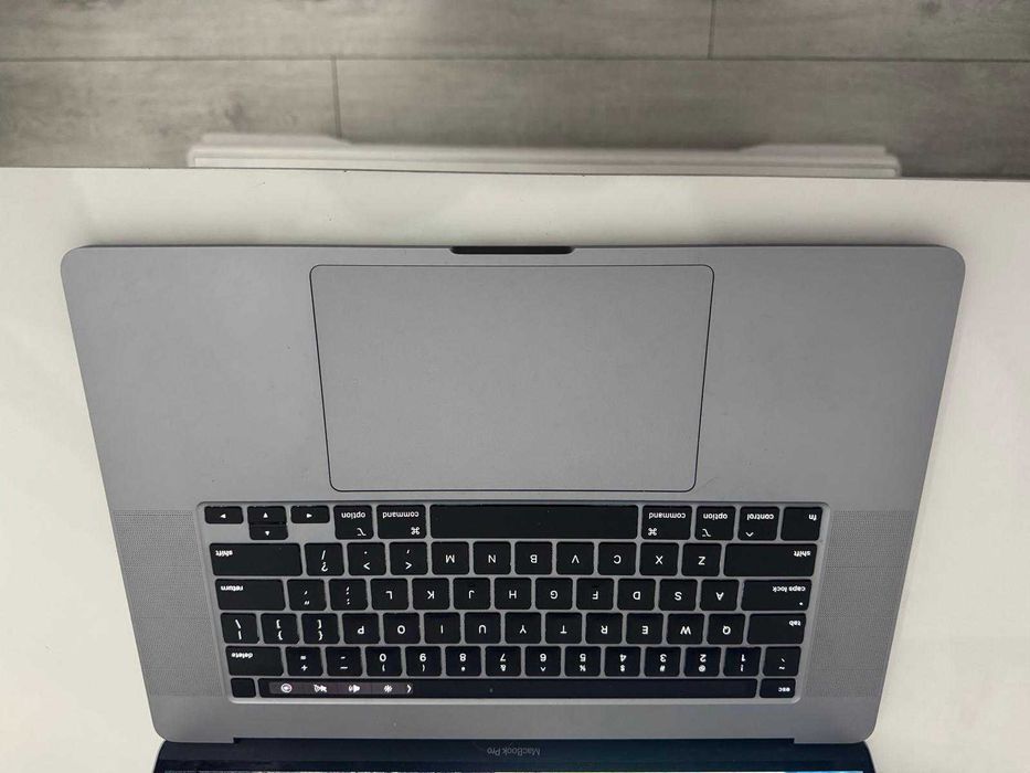 MacBook Pro 16” 2019 i7 6-Core / 16GB RAM / Baterie Foarte Bună