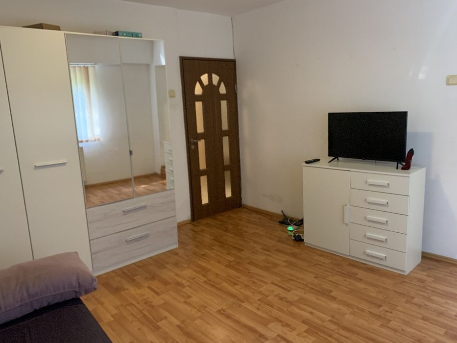Chirie garsoniera zona Decebal, etaj 1, mobilata, utilata 200 euro