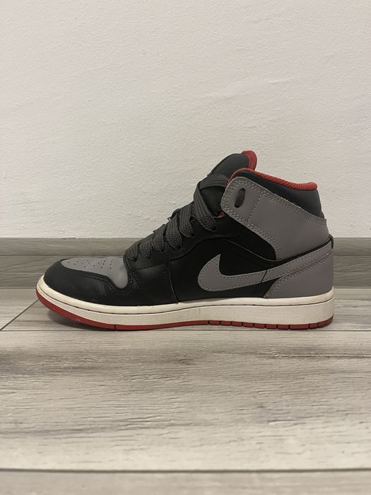 Jordan 1 mid “Bred shadow”