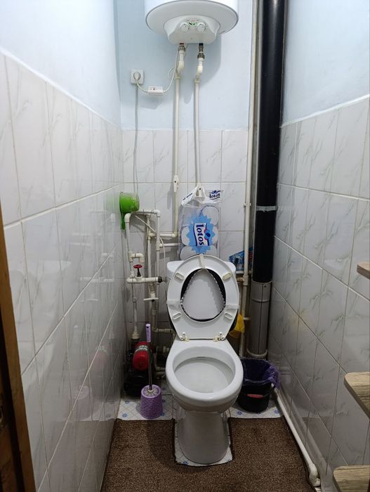 Продаётся  трёхкомнатная квартира в центре города Джизак